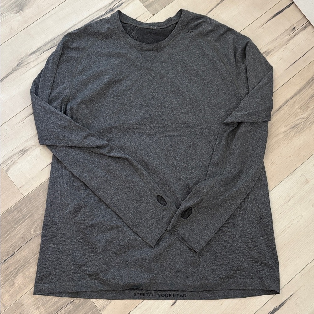 XL lululemon men’s Gray Long Sleeve Shirt